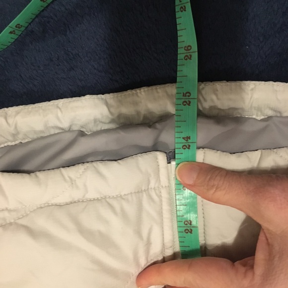 North face jacket. Light fill. - Picture 6 of 9